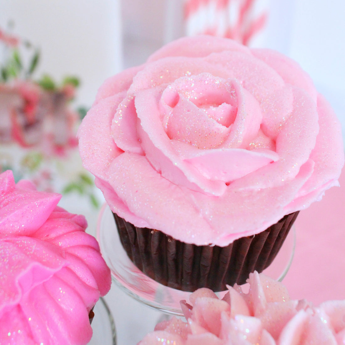 How to Pipe Buttercream Flowers Like a Pro 🌸✨